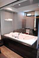 Monsane River Kwai Resort