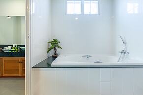 Kanchanaburi City Hotel