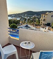 Blue Dolphin Studios & Apartment