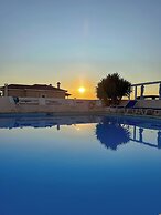 Blue Dolphin Studios & Apartment