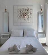 Blue Dolphin Studios & Apartment