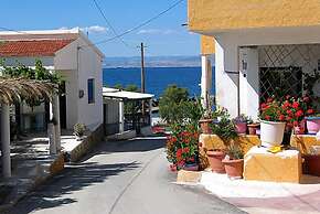 Blue Dolphin Studios & Apartment