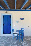 Blue Dolphin Studios & Apartment