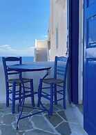 Blue Dolphin Studios & Apartment
