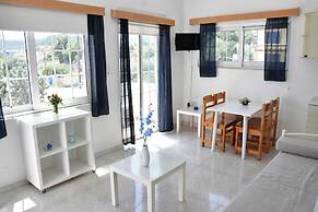 Blue Dolphin Studios & Apartment