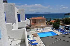 Blue Dolphin Studios & Apartment