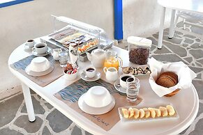 Blue Dolphin Studios & Apartment