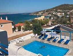 Blue Dolphin Studios & Apartment