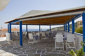 Blue Dolphin Studios & Apartment