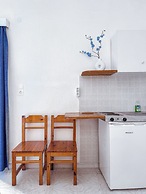 Blue Dolphin Studios & Apartment