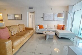 Hollywood Apartment by the Sea