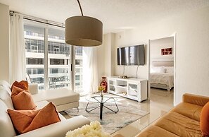 Hollywood Apartment by the Sea