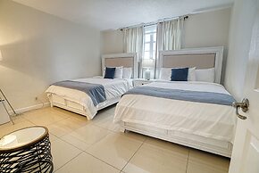 Hollywood Apartment by the Sea