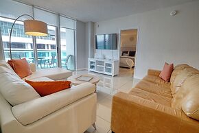 Hollywood Apartment by the Sea