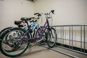 Bicycle Street Inn and Suites