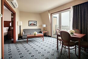 Bicycle Street Inn and Suites