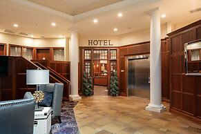 Bicycle Street Inn and Suites