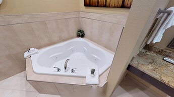 ClubHouse Hotel & Suites - Fargo