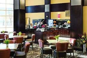 ClubHouse Hotel & Suites - Fargo