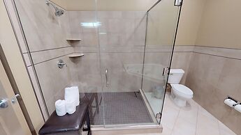 ClubHouse Hotel & Suites - Fargo