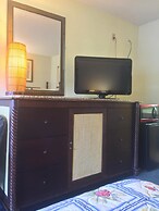 Maple Leaf Inn & Suites