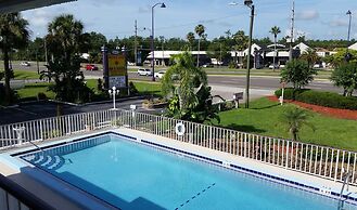 Maple Leaf Inn & Suites