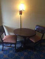 Maple Leaf Inn & Suites