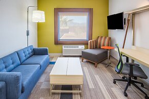 Holiday Inn Express & Suites Pahrump by IHG