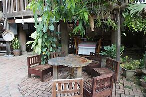 Lao Lu Lodge