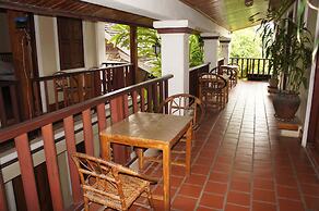 Lao Lu Lodge