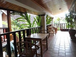Lao Lu Lodge