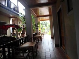 Lao Lu Lodge