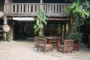 Lao Lu Lodge