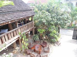 Lao Lu Lodge
