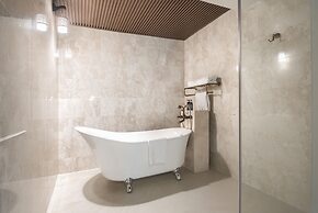 THE BLOSSOM RESORT ISLAND DA NANG - Onsen Included