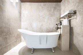 THE BLOSSOM RESORT ISLAND DA NANG - Onsen Included