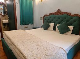 Maya Hotel & Restaurant