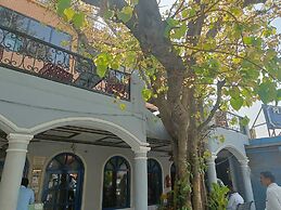 Maya Hotel & Restaurant