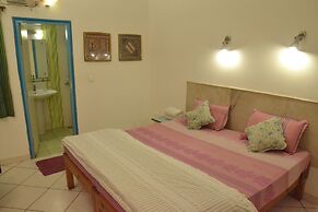 Maya Hotel & Restaurant