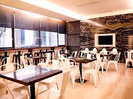 Moonshy Boutique Motel