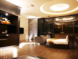 Moonshy Boutique Motel