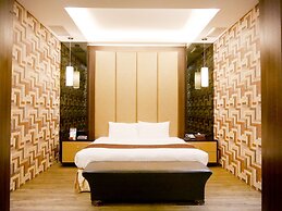 Moonshy Boutique Motel