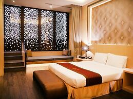 Moonshy Boutique Motel