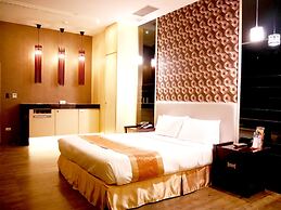 Moonshy Boutique Motel