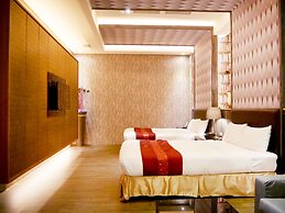 Moonshy Boutique Motel