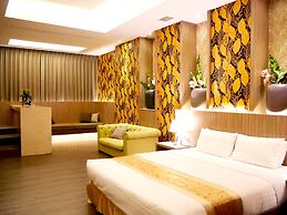 Moonshy Boutique Motel