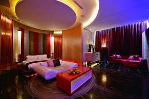 Moonshy Boutique Motel