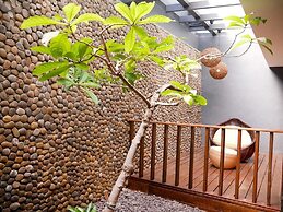 Moonshy Boutique Motel