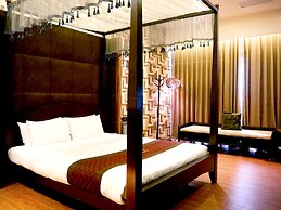 Moonshy Boutique Motel