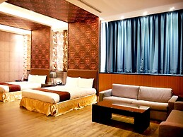 Moonshy Boutique Motel